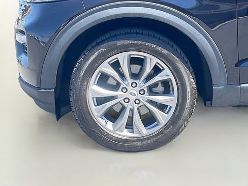 Used 2022 Ford Explorer XLT w/ Equipment Group 202A AWD/4WD image 32