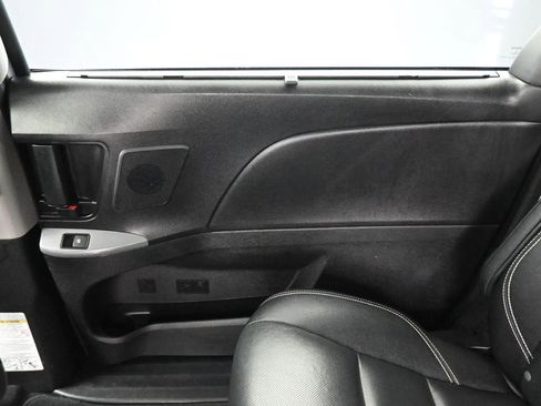 Used 2020 Toyota Sienna SE Premium image 34