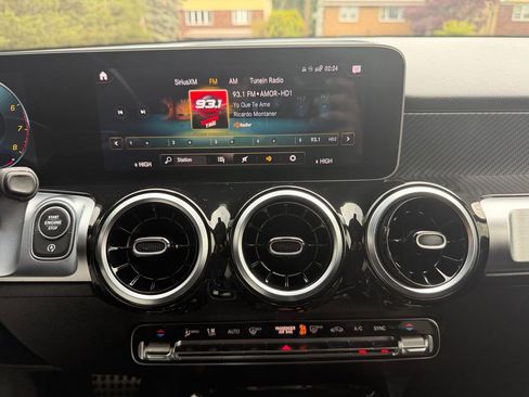 Used 2021 Mercedes-Benz GLB 250 4MATIC image 19