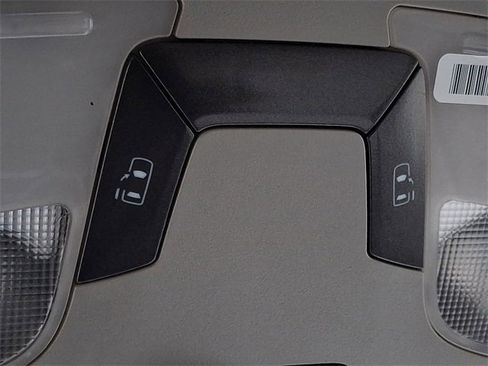 Used 2017 Toyota Sienna LE image 24