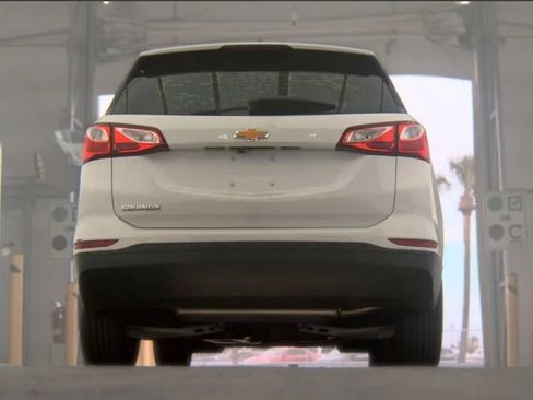Used 2021 Chevrolet Equinox LS FWD image 4