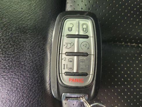 Used 2017 Chrysler Pacifica Touring-L Plus w/ Tire & Wheel Group FWD image 32