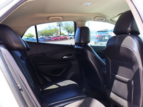 Used 2022 Buick Encore Preferred AWD/4WD image 28