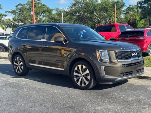Certified 2022 Kia Telluride S AWD/4WD image 6
