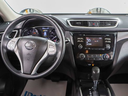 Used 2016 Nissan Rogue SV image 17