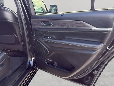 Used 2022 Jeep Grand Cherokee L Overland w/ Luxury Tech Group IV image 51