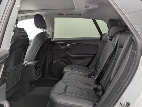 Used 2022 Audi Q8 Premium w/ Convenience Package image 17