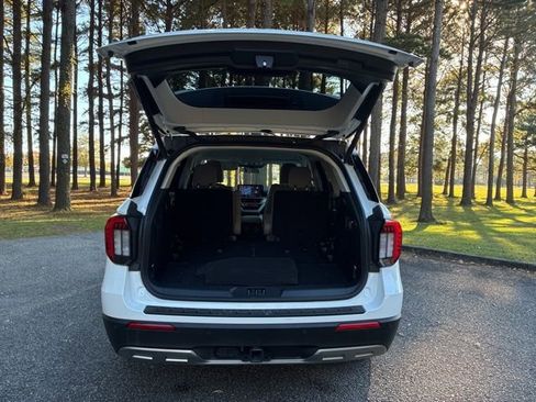 Used 2025 Ford Explorer Active w/ Active Comfort Package image 19