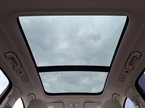 Certified 2024 Volvo XC60 B5 Plus AWD/4WD image 22