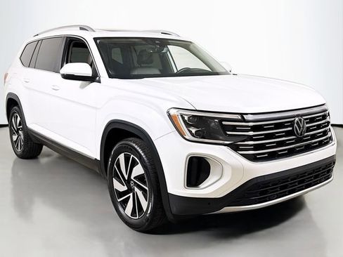 Used 2024 Volkswagen Atlas SEL AWD/4WD image 3