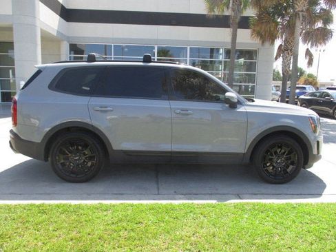 Used 2022 Kia Telluride EX w/ EX Premium Package image 2