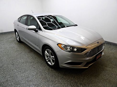 Used 2018 Ford Fusion SE image 3