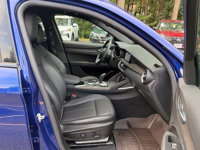 Used 2023 Alfa Romeo Stelvio Ti AWD/4WD image 38
