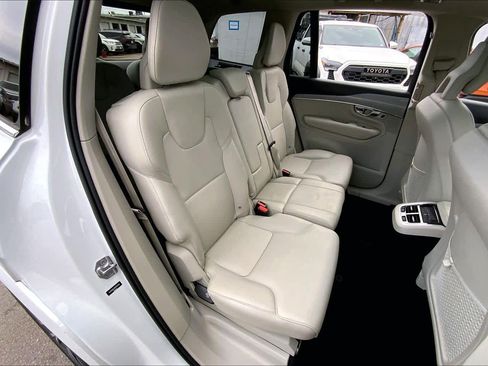 Used 2021 Volvo XC90 T5 Momentum w/ Climate Package image 20