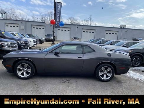 Used 2018 Dodge Challenger SXT image 23