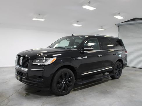 Used 2022 Lincoln Navigator Reserve AWD/4WD image 4