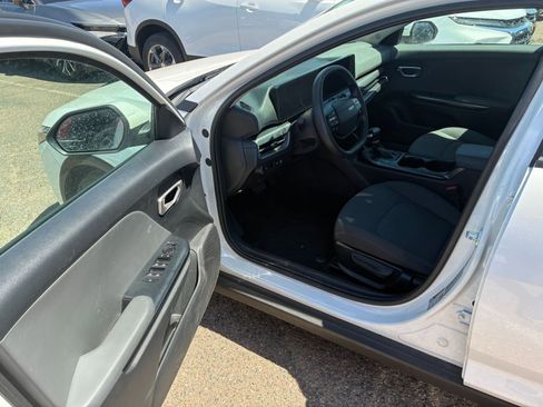 Used 2025 Kia K4 LXS image 10