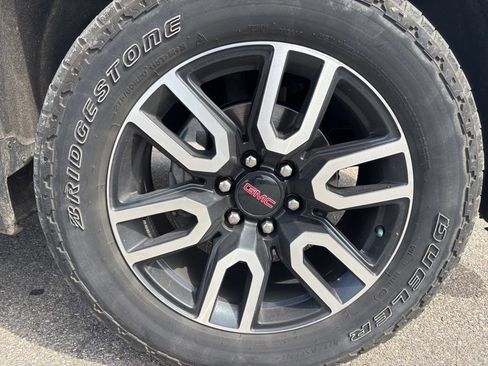 Used 2024 GMC Sierra 1500 AT4 w/ Technology Package AWD/4WD image 10