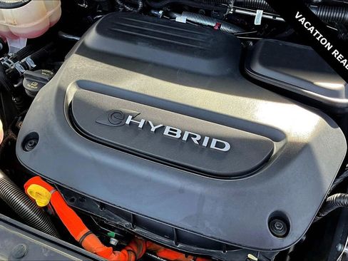 Used 2022 Chrysler Pacifica Limited w/ Uconnect Theater Family Group image 30