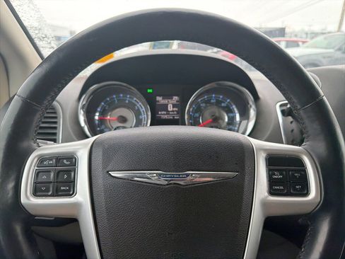Used 2016 Chrysler Town & Country Touring w/ Driver Convenience Group image 6