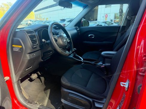 Used 2015 Kia Soul + image 12