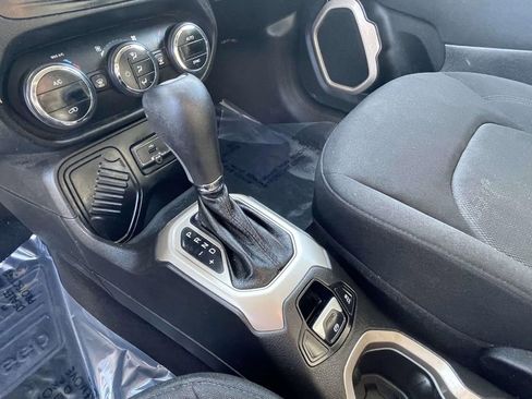 Used 2017 Jeep Renegade Latitude image 40