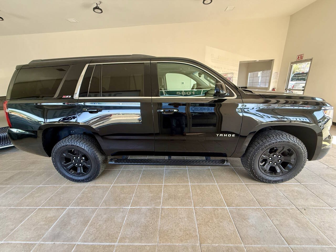 Used 2017 Chevrolet Tahoe LT AWD/4WD image 3