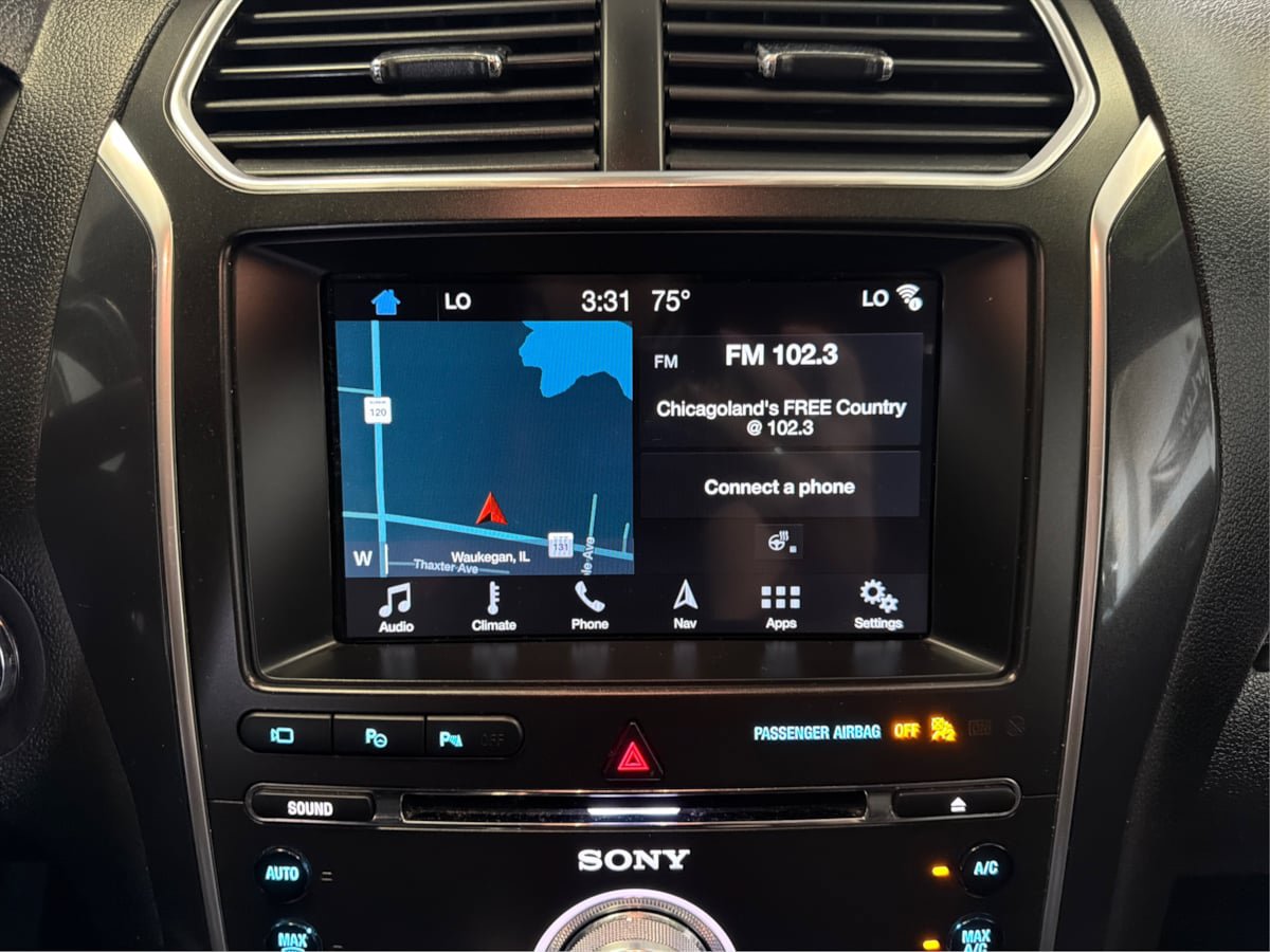 Used 2018 Ford Explorer Limited w/ Equipment Group 301A AWD/4WD image 18