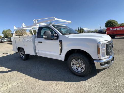 New 2026 Ford F250 XL w/ XL Chrome Package image 2