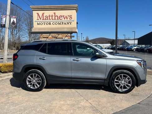 Used 2024 GMC Terrain SLT image 4