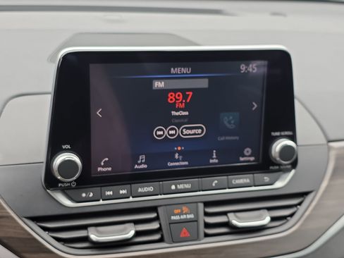 Used 2024 Nissan Altima 2.5 SV FWD image 18