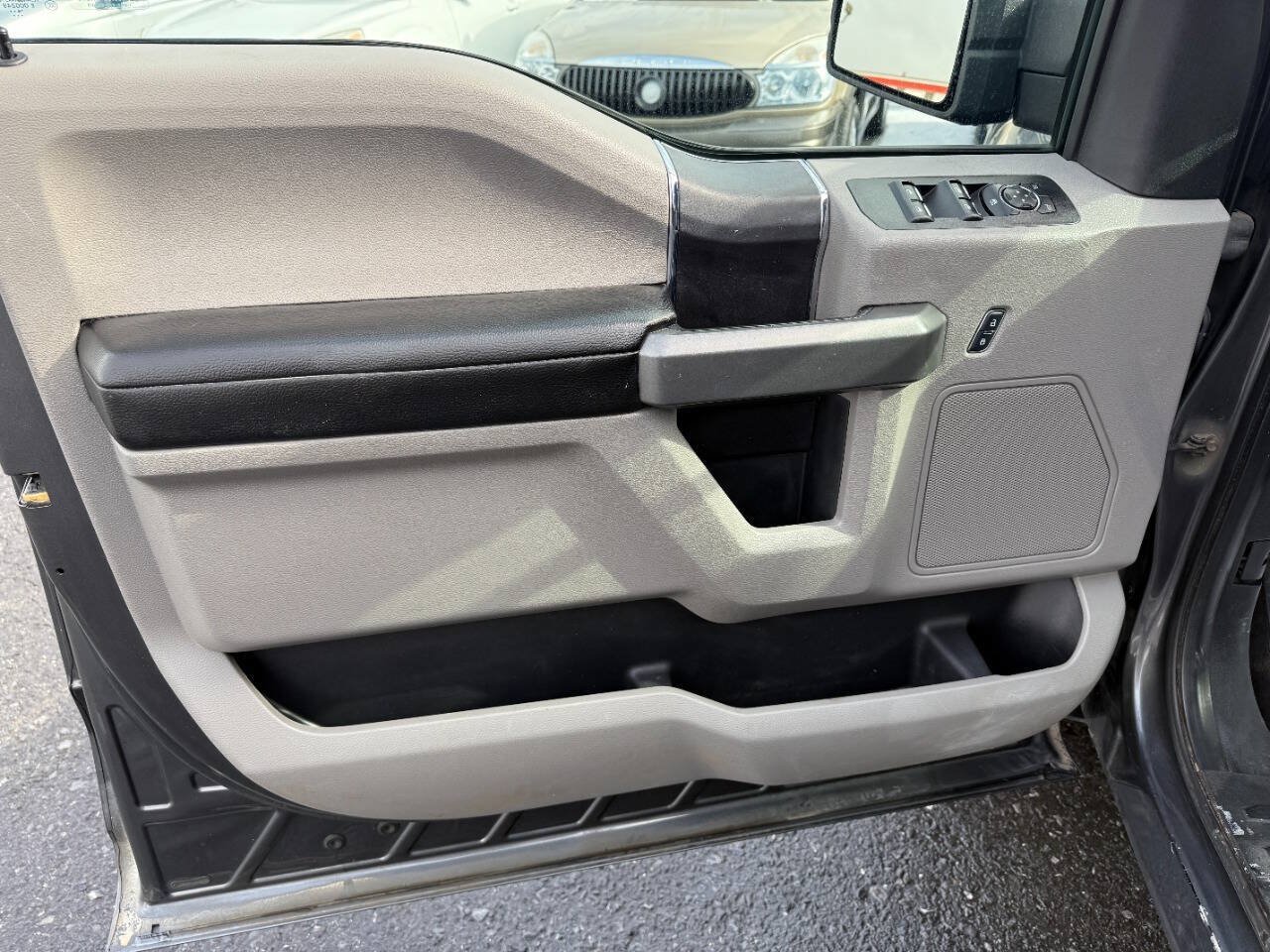 Used 2017 Ford F150 XLT AWD/4WD image 17