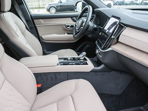 New 2026 Volvo XC90 T8 Plus w/ Protection Package Premier AWD/4WD image 17