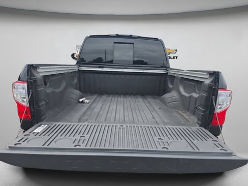 Used 2024 Nissan Titan SV w/ SV Convenience Package AWD/4WD image 10
