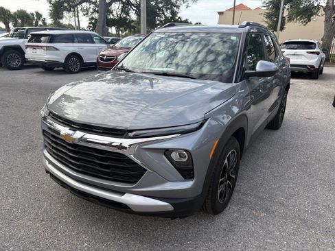 Certified 2024 Chevrolet TrailBlazer LT w/ Convenience Package FWD image 3