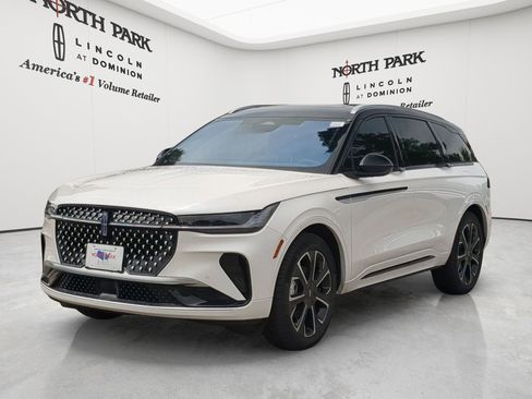 New 2026 Lincoln Nautilus Reserve AWD/4WD image 7
