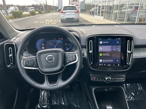 Certified 2025 Volvo XC40 B5 Core image 17