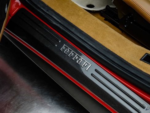 Used 2013 Ferrari 458 Spider image 53