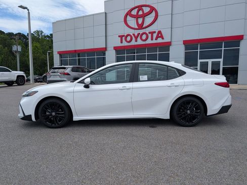 New 2026 Toyota Camry SE FWD image 2