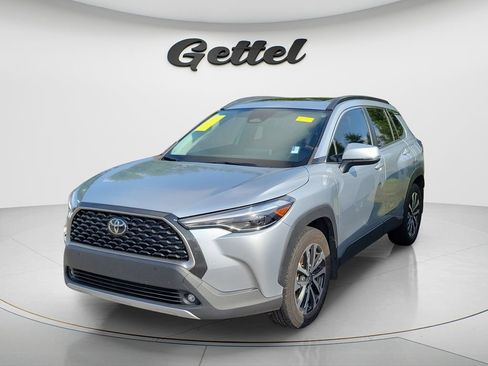 Used 2024 Toyota Corolla Cross XLE w/ Convenience Package image 2