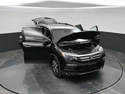 Used 2017 Honda Pilot Touring image 38