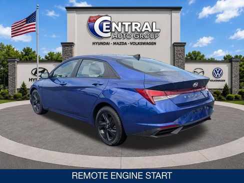 Used 2023 Hyundai Elantra SEL w/ Preferred Accessory Package FWD image 6