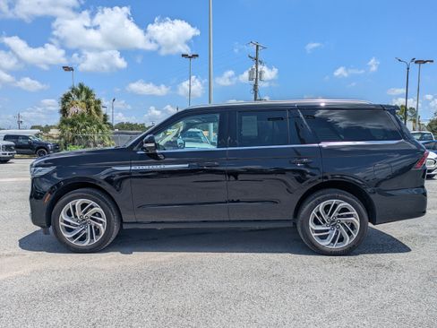 Used 2025 Lincoln Navigator Reserve AWD/4WD image 7