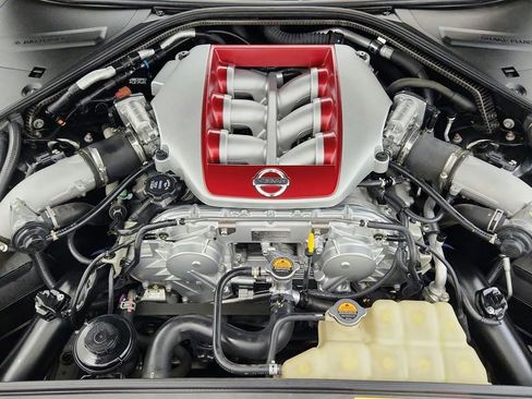 Used 2014 Nissan GT-R Premium image 38