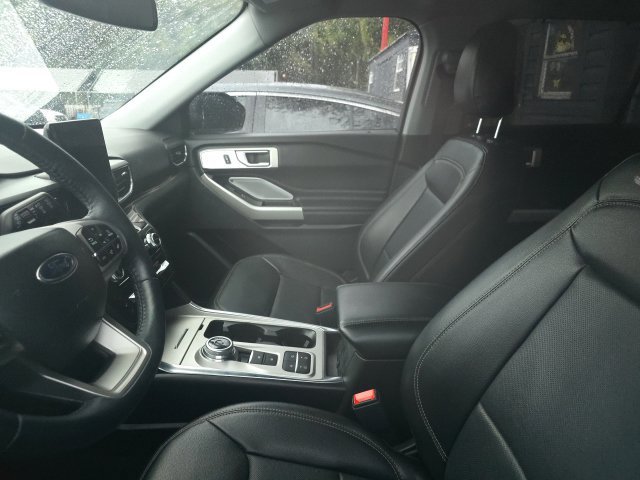 Used 2023 Ford Explorer Limited w/ Limited Technology Package RWD image 8