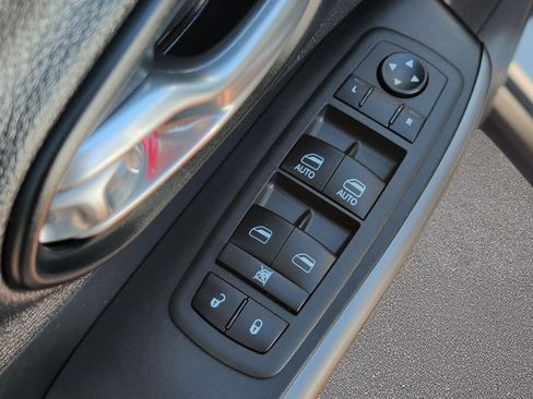 Used 2022 Jeep Cherokee Limited AWD/4WD image 9