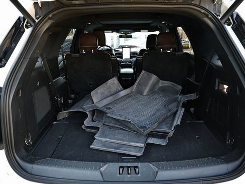 Used 2020 Ford Explorer Platinum w/ Premium Technology Package image 29