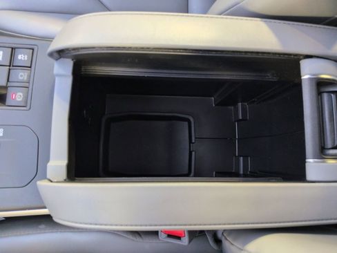 Used 2023 Toyota Highlander XLE image 26