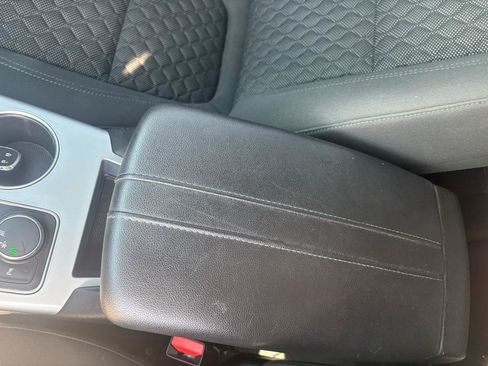 Used 2020 Chevrolet Blazer LT FWD image 27