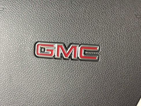Used 2015 GMC Acadia SLT image 25